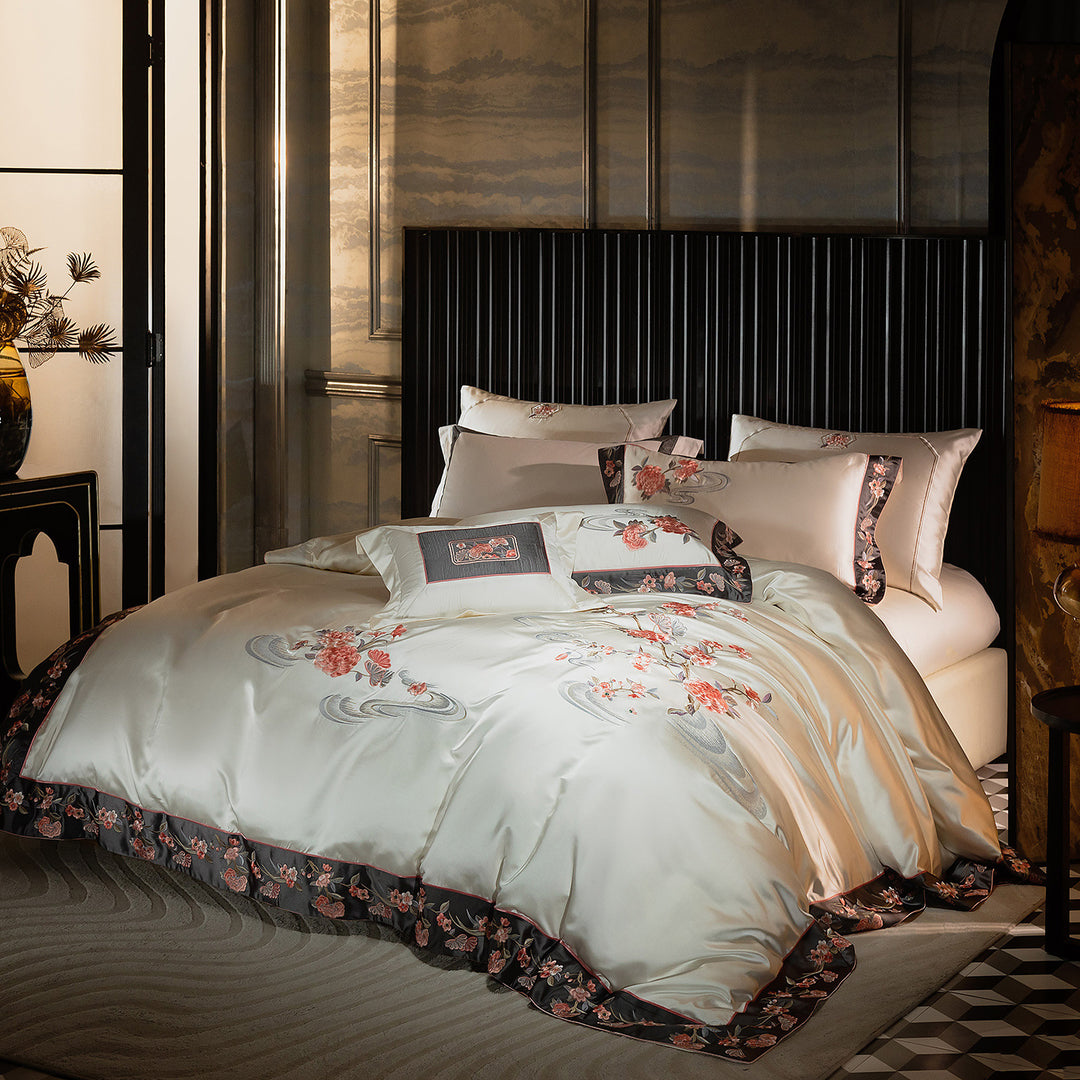 Luxuriöser Satin-Feel gestickter Bettbezug Set mit floralem Applikation