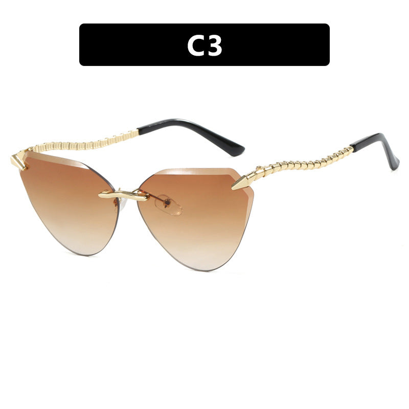 Damen Cat-Eye Sonnenbrille mit einzigartigem goldenen Rahmendesign und schützenden Gläsern Karnz