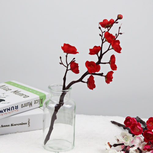 Dekorative Blumenarrangement für die Hausdekoration