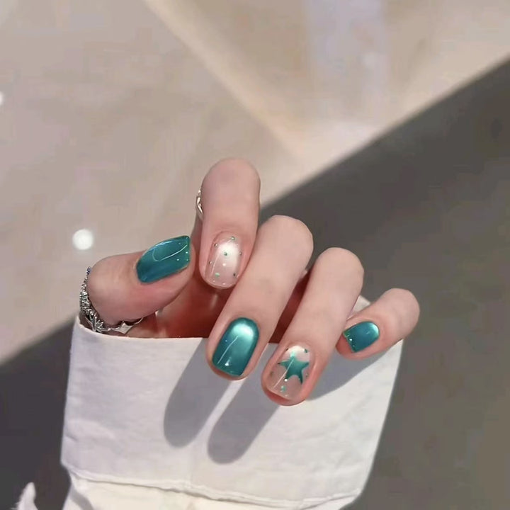 Festliches, von Charakteren inspiriertes Nagelkunst-Set Karnz