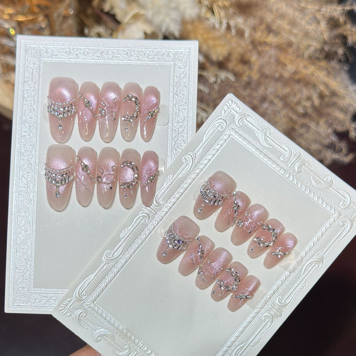 Künstlerisches Stiletto-Nagelkunst-Design Karnz