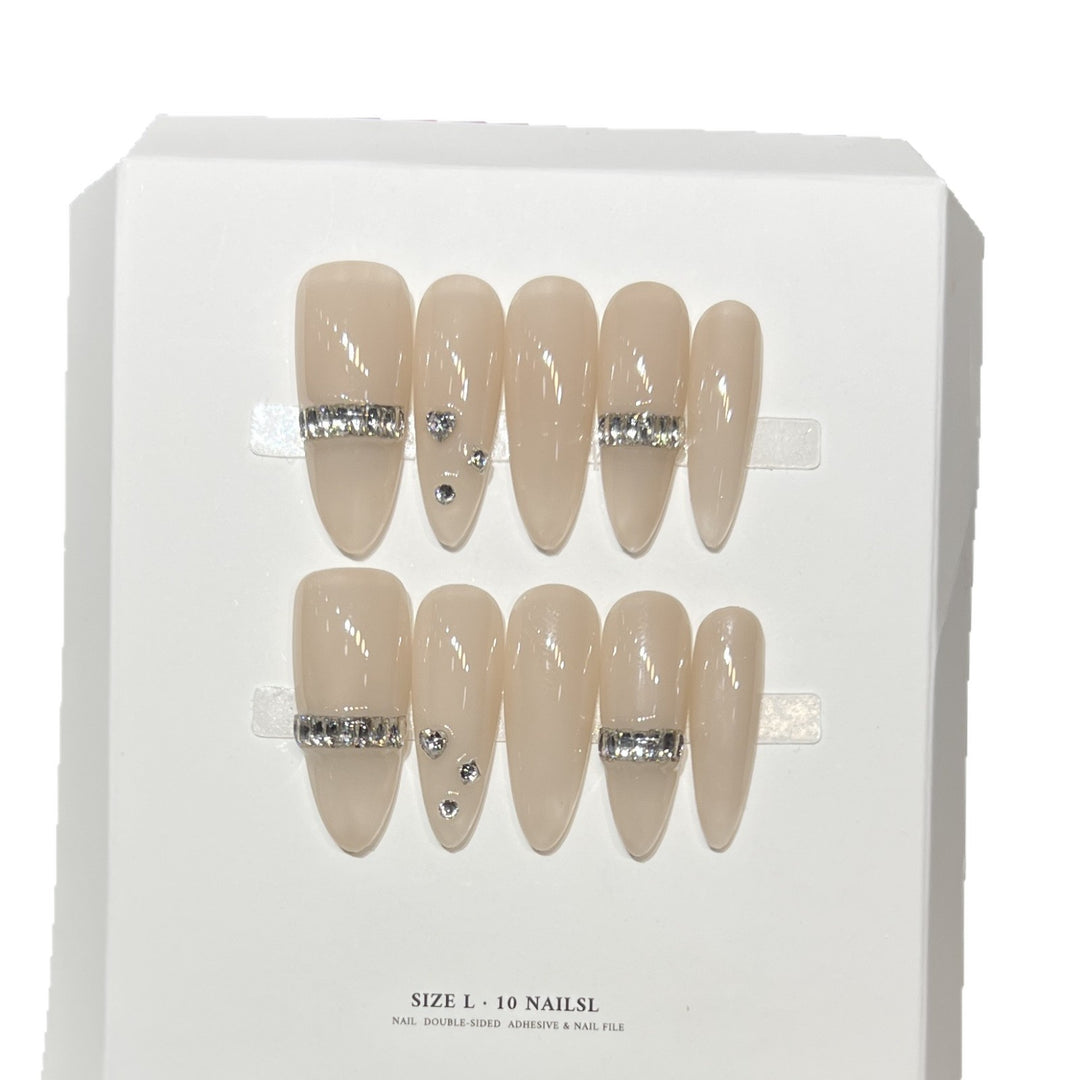 Elegantes Stiletto Press-On Nagelset mit Diamantakzenten Karnz
