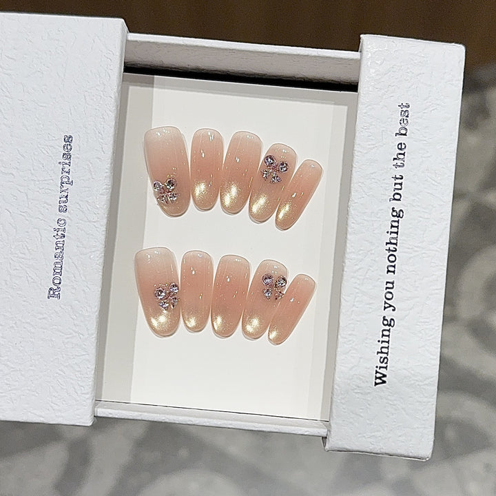 Elegante Kunstnägel mit Glitzer und Floralem Design Karnz