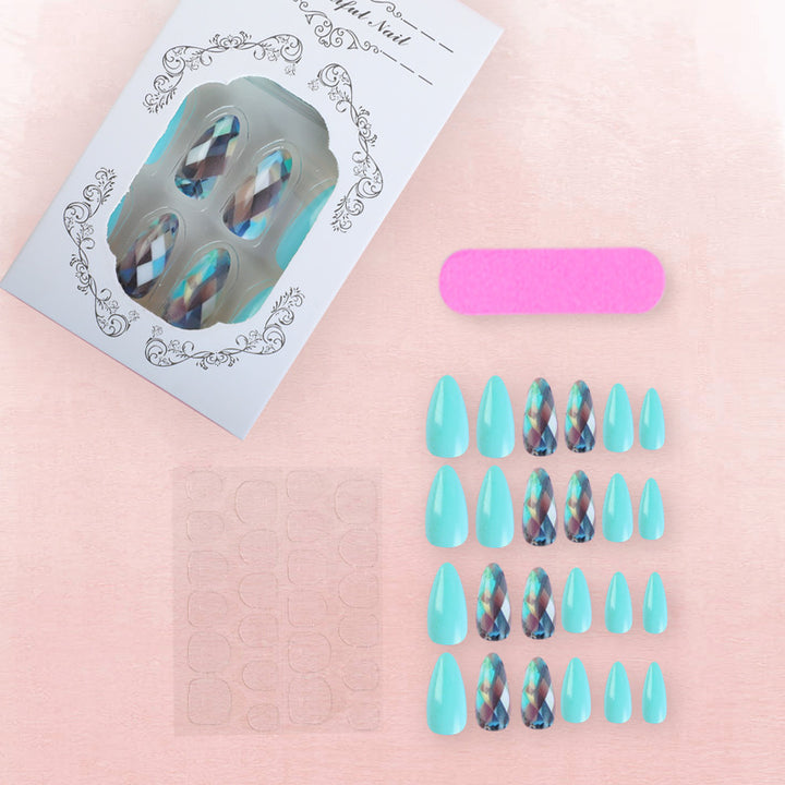 Kunstnagelset mit eleganten Farbverlauf und einzigartigen Designs Karnz