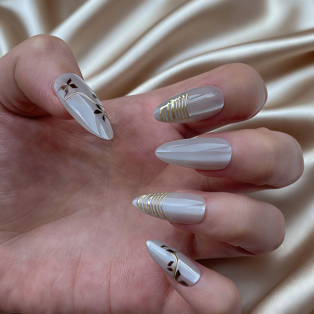 Elegantes Designer Press-On-Nagelset Karnz