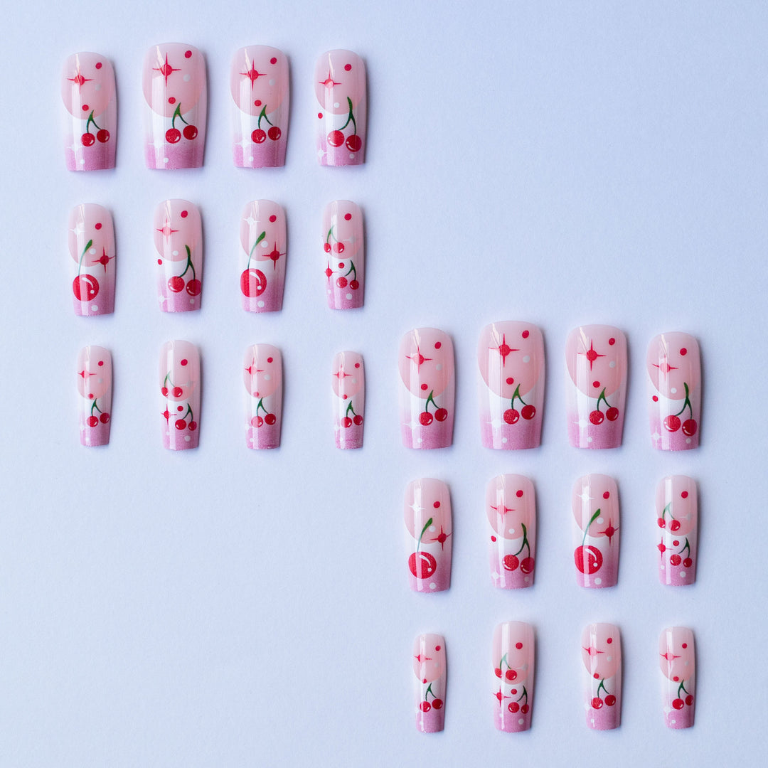 Künstlerische Kirschblüten-Nagelkunst