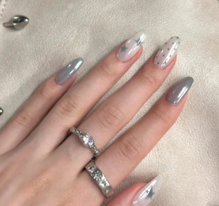 Künstlerisches Herzmuster Nagelkunstverlängerungen Karnz