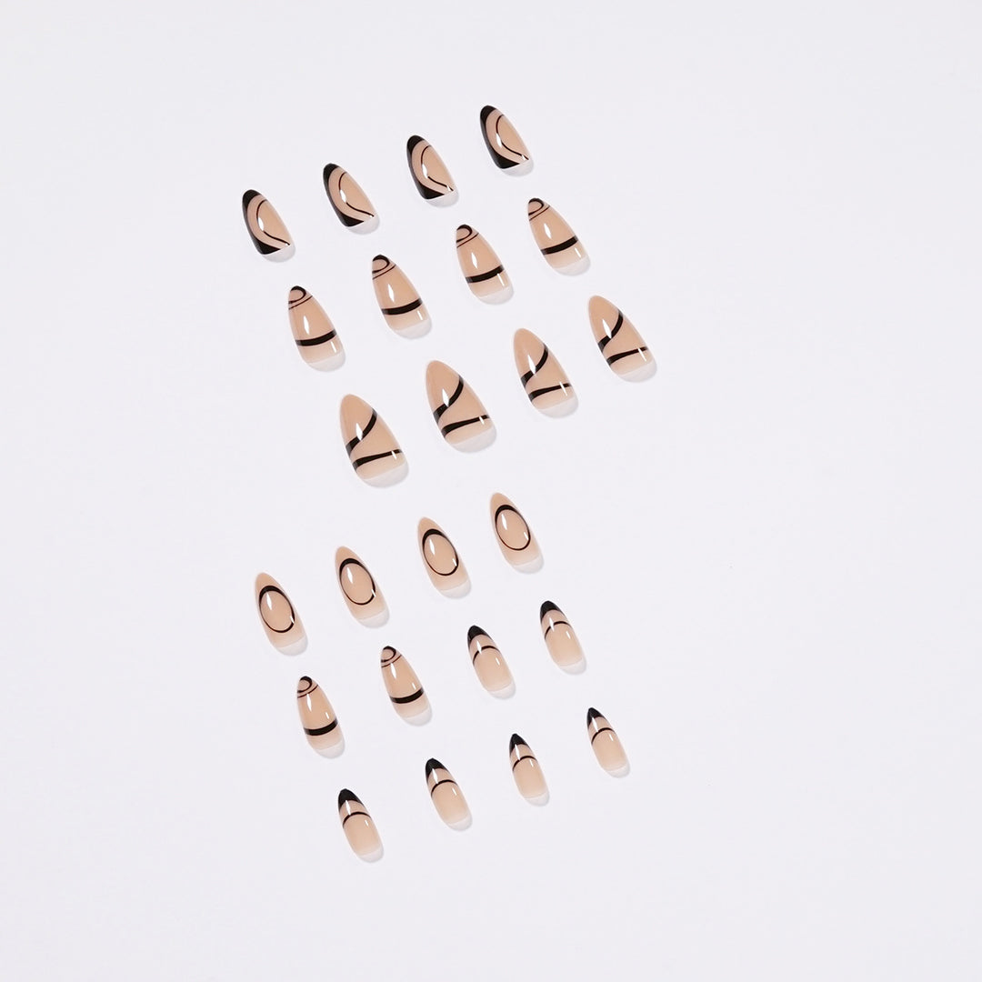 Kunstvolle Stiletto-Nägel mit geometrischen Akzenten Karnz