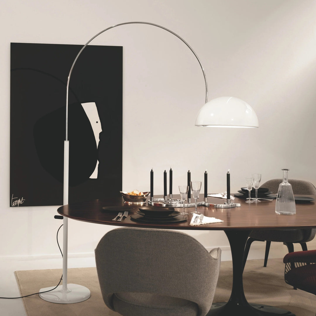 Bogenförmige moderne Stehlampe