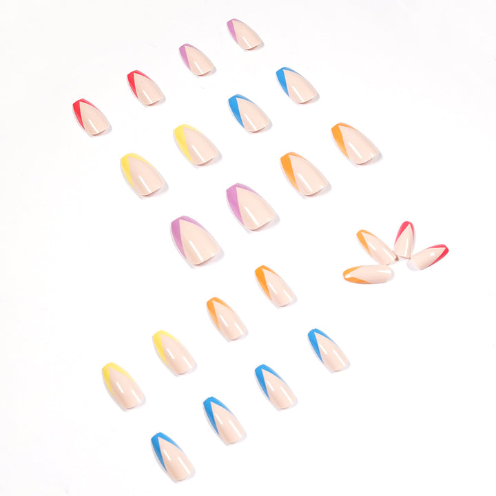 Künstliche Nagelkunst mit bunten Spitzen und eleganten akzentuierten Designs Karnz