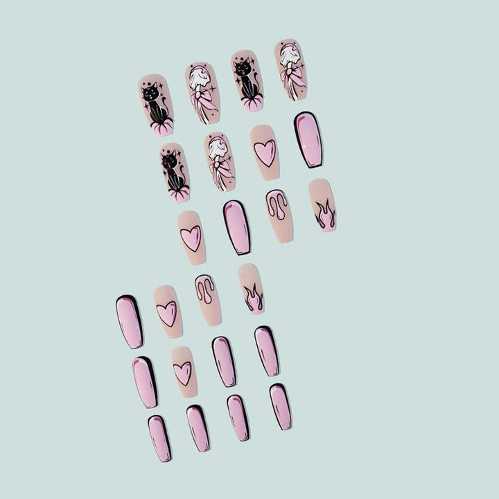 Kunstvolle Nagelverlängerungen im Herzdesign Karnz