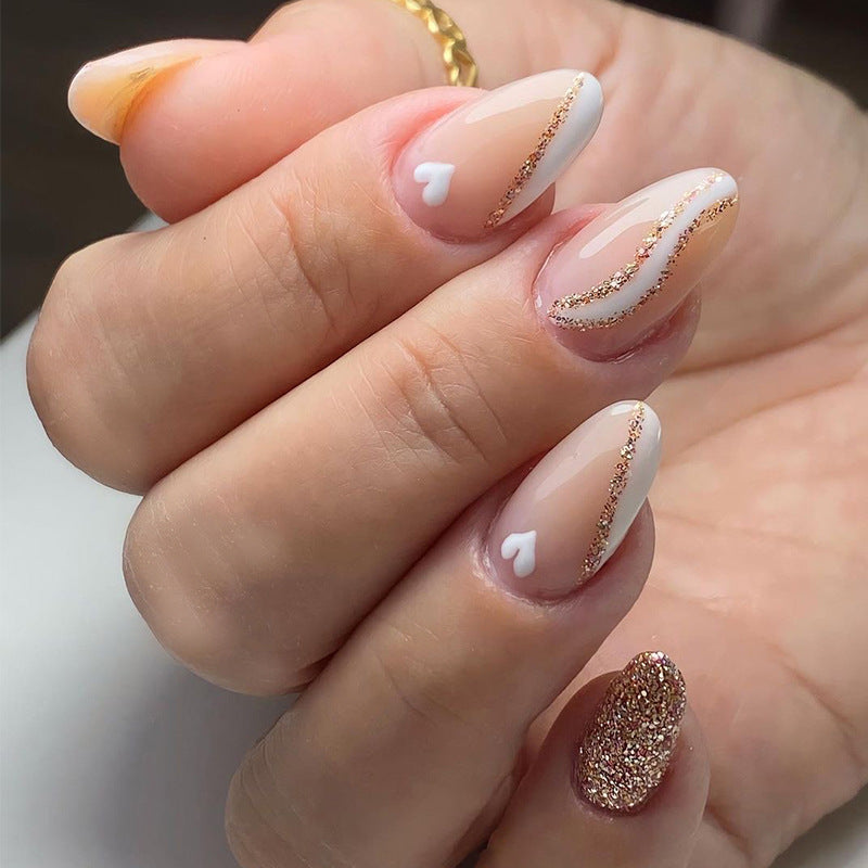 Glamouröse Nagelkunst mit filigranem Glitzereffekt Karnz