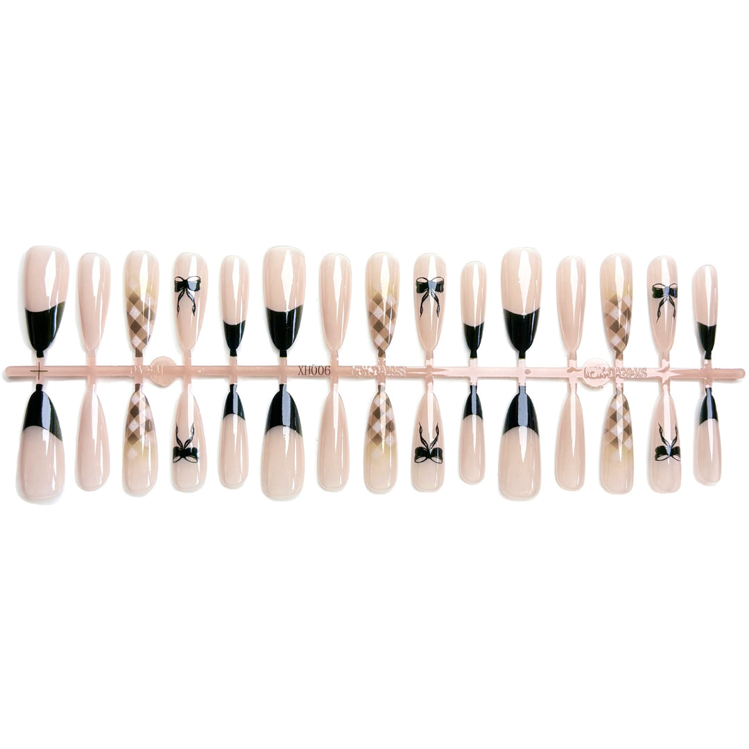 Dekoratives Press-On Nagelkunst-Set mit kreativem Schleifen- und Musterdruckdesign