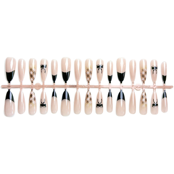 Dekoratives Press-On Nagelkunst-Set mit kreativem Schleifen- und Musterdruckdesign