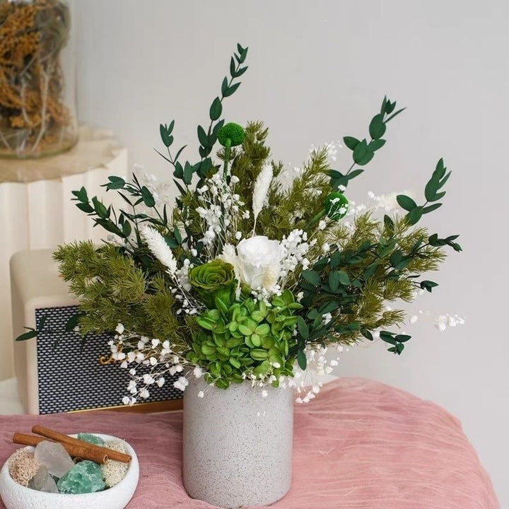 Eleganter getrockneter Blumenstrauß