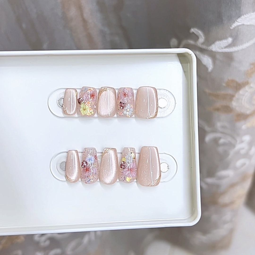 Elegantes Blumen-Design Press-On-Nagelset Karnz