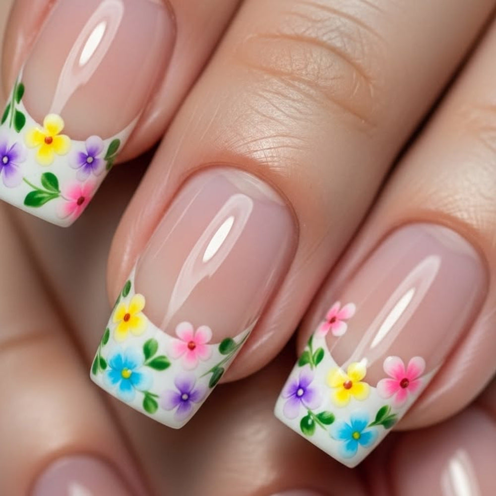 Kunstnägel mit floralen Designs und Hochglanzfinish Karnz