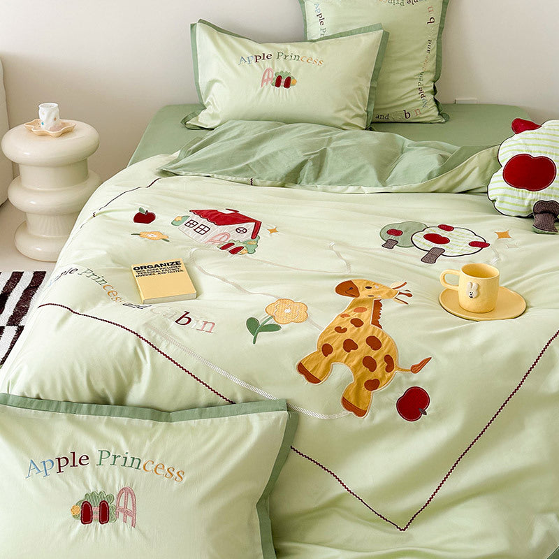 Kinder-Bettwäschegarnitur mit applizierter Safari-Giraffe, Apfelbaum-Motiv und feiner Stickerei