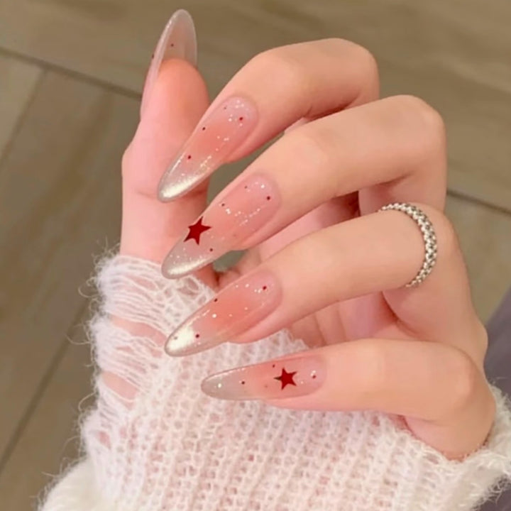 Dekorativer Stern-akzentuierter Press-on-Nagelset Karnz