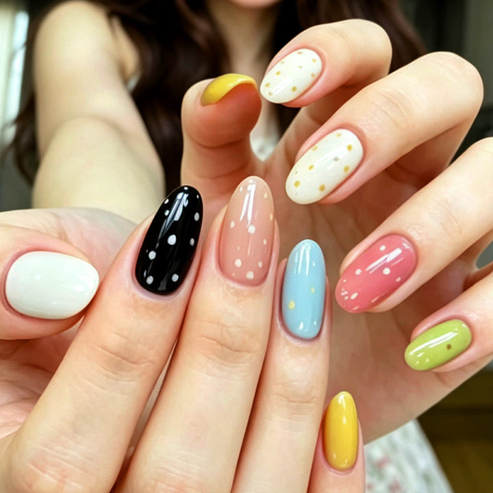 Kunstnagelset mit Glitzer und kreativen Designs Karnz