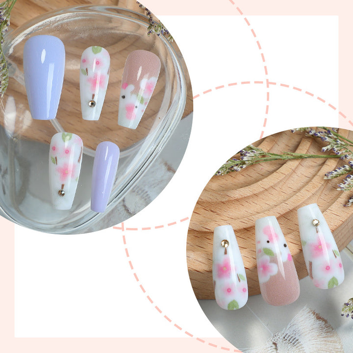 Elegantes Press-On Nagelset mit floralen Akzenten Karnz 1788496046