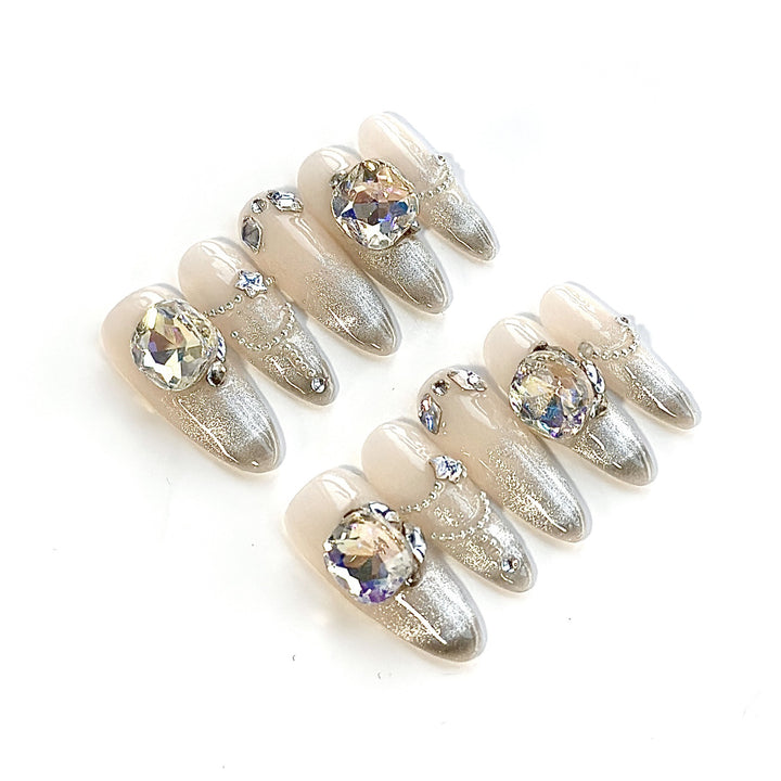 Dekoratives Nail Art Set mit Strass- und Metallic-Akzenten