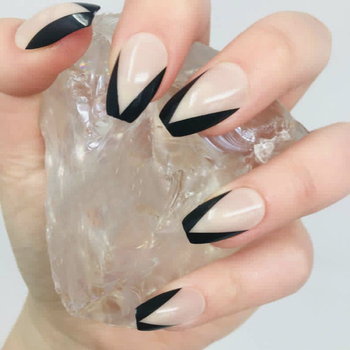 Künstlerisches Negativraum Press-On Nagelset