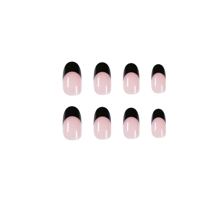 Kunstvolle Nagelkunst mit elegantem French-Tip Design Karnz