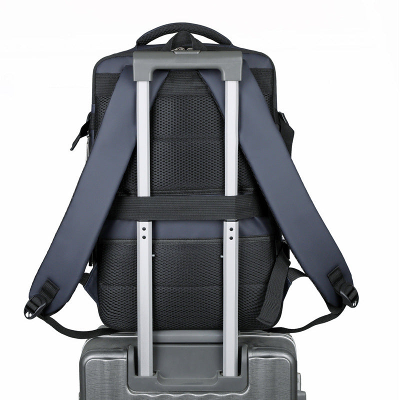 Stylischer isolierter Tech-Rucksack Karnz