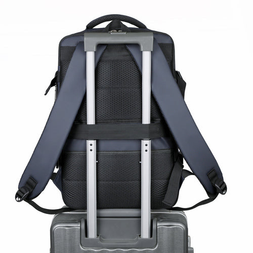 Stylischer isolierter Tech-Rucksack Karnz