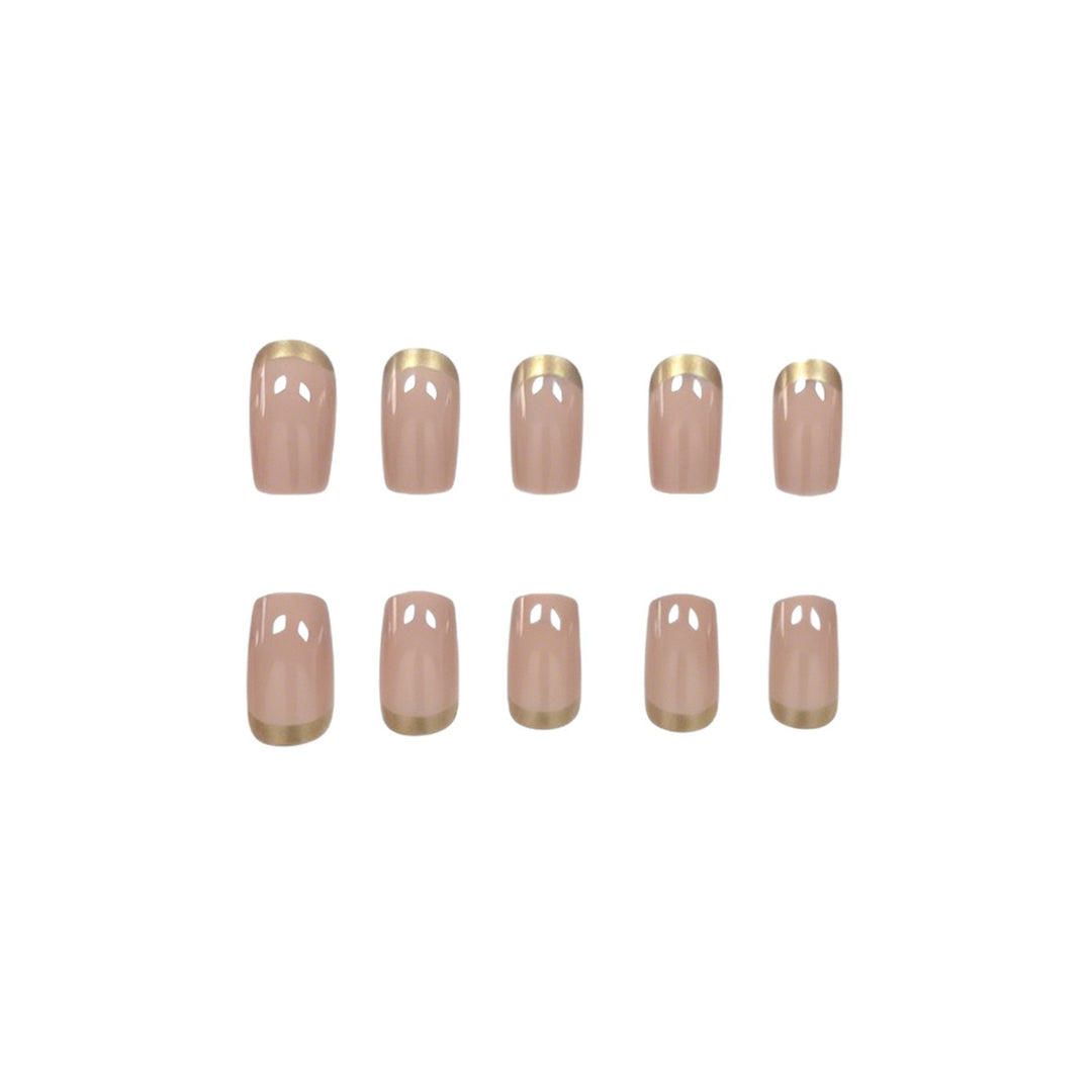 Elegante nagelkunst mit goldenem Rand Karnz