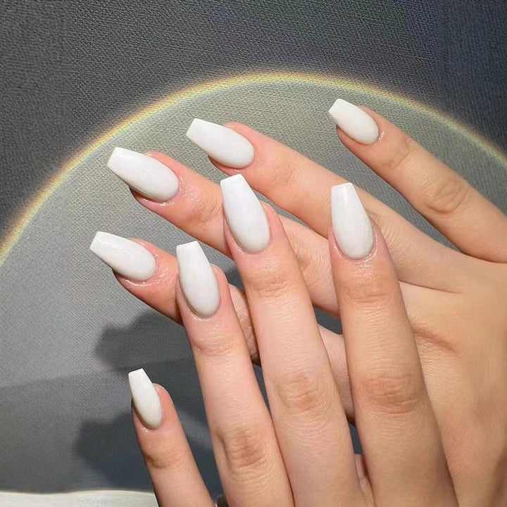 Kunstnägel mit elegantem Hochglanz-Finish Karnz