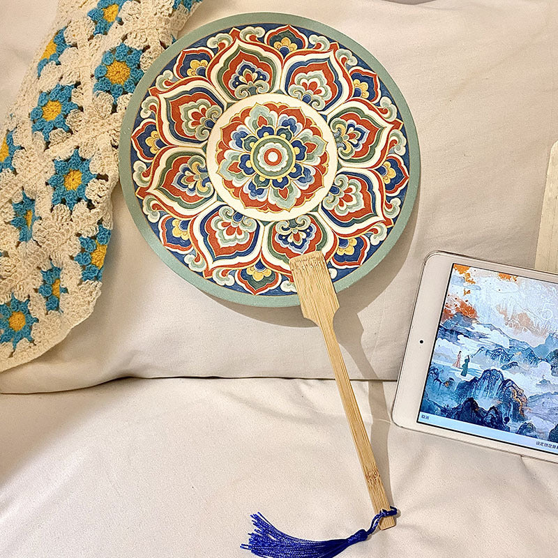 Handgefertigter Fächer mit Kunstvollem Motiv Karnz