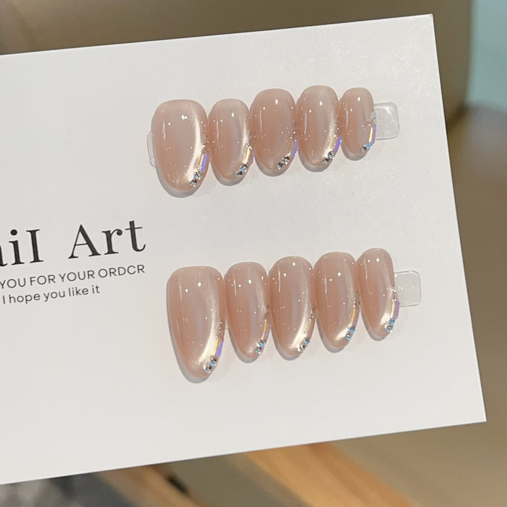 Kunstnägel mit Romantischem Design Karnz