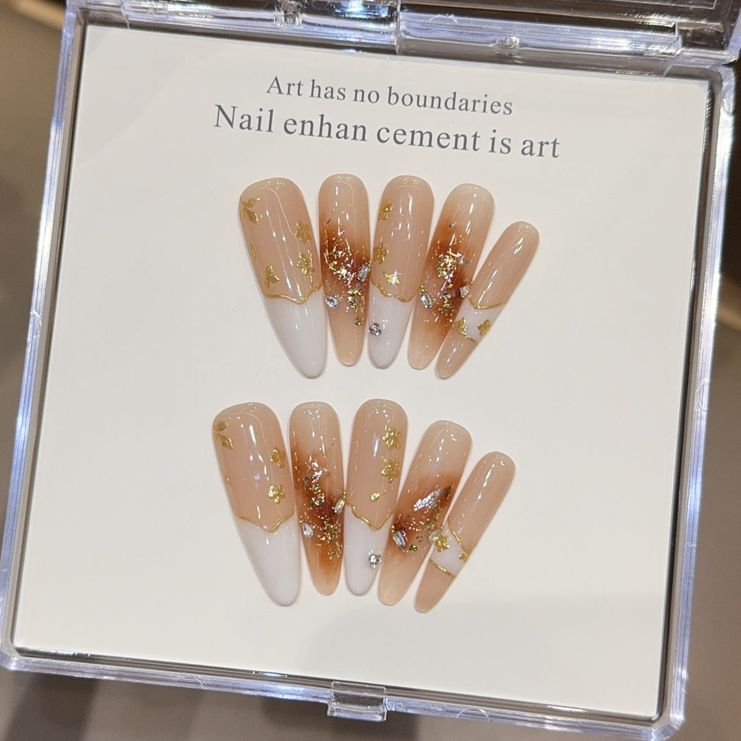 Kunstnägel mit Edlen Akzenten Karnz