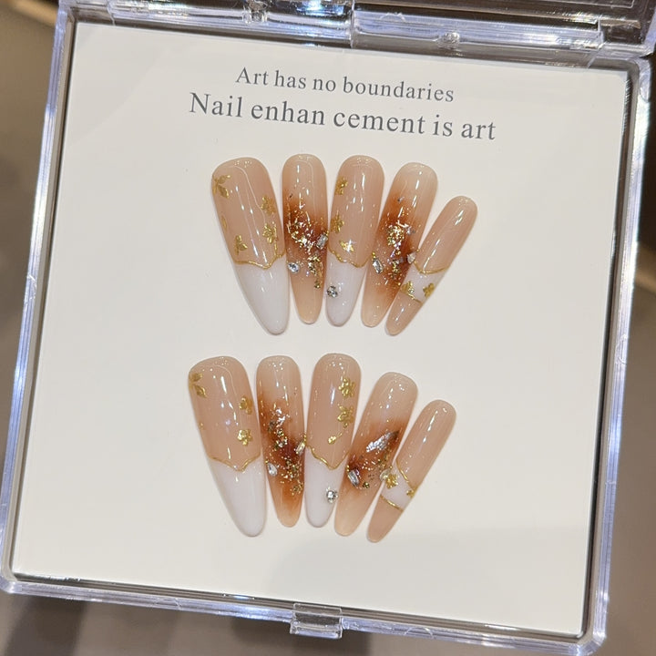 Kunstnägel mit Edlen Akzenten Karnz