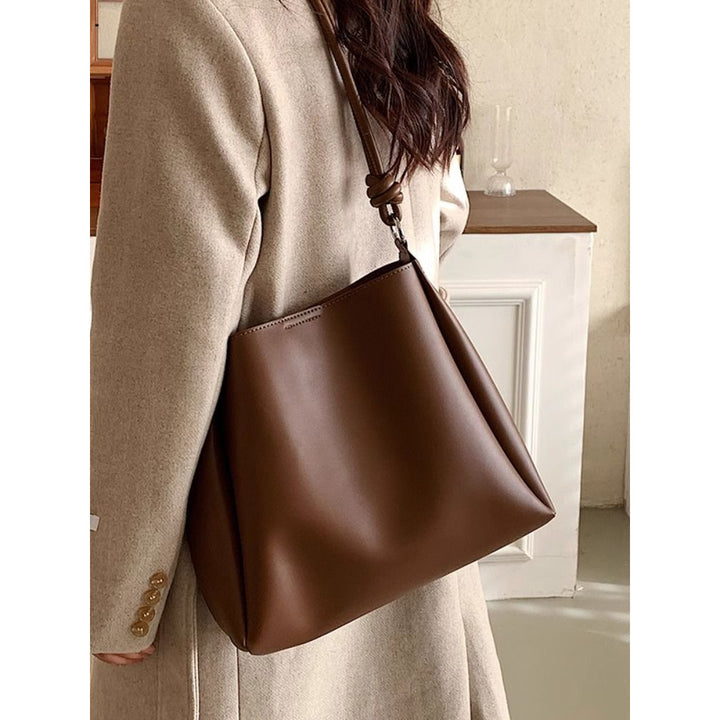 Schlanke Minimalistische Schultertasche Karnz