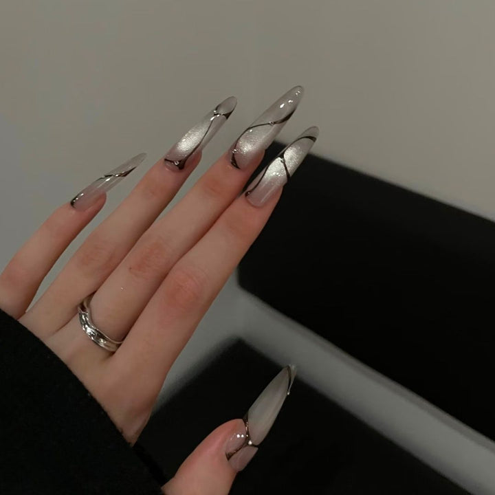 Künstlerische Lange Stiletto-Nagelverzierungen Karnz