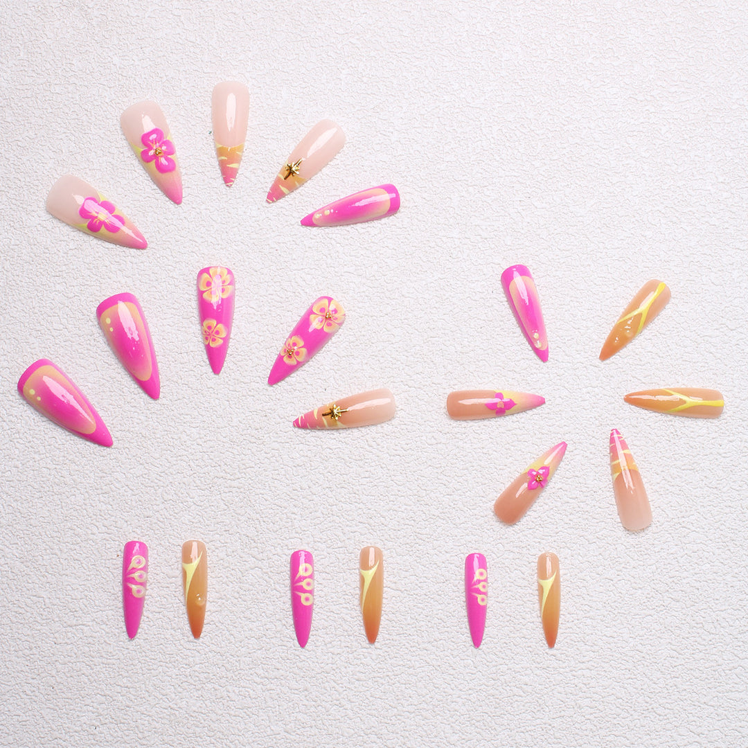 Kunstnagelset mit floralen und abstracten Designs Karnz