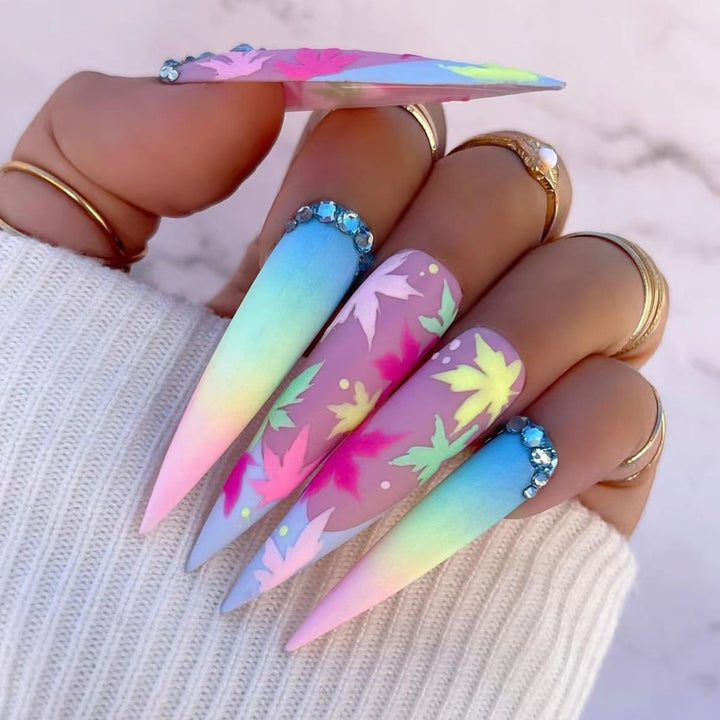 Blumenblatt-Designed Stiletto Press-On Nägel Karnz