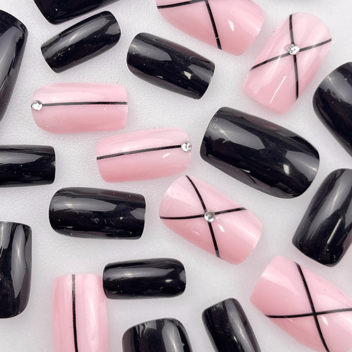 Stylische Geometrische Muster Nail Art Karnz