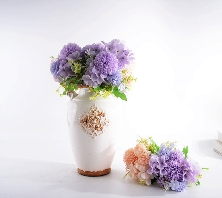 Elegante Keramikvase mit Ziermuster Karnz