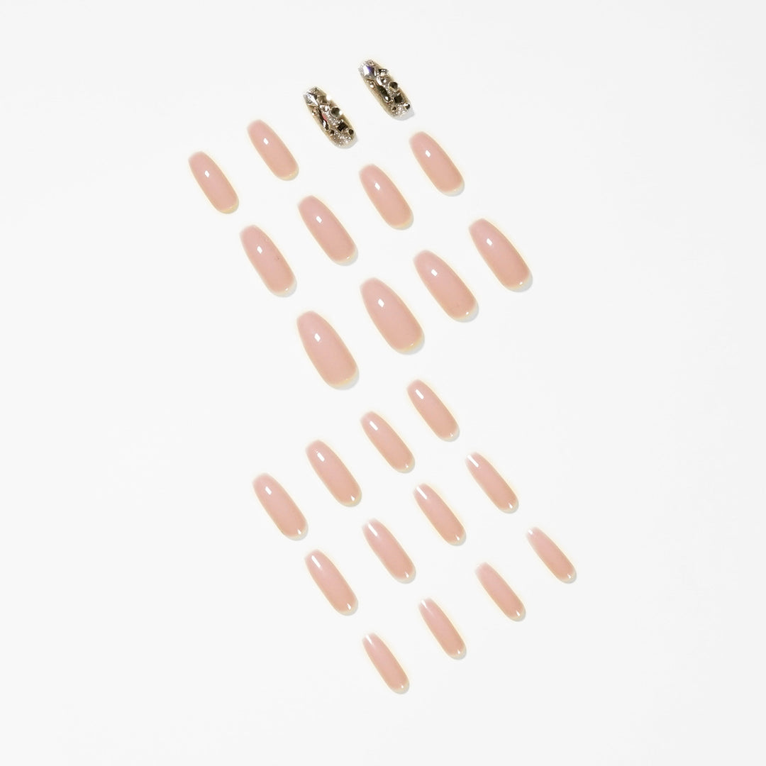 Kunstvolle Nailart mit Glitzerakzenten Karnz