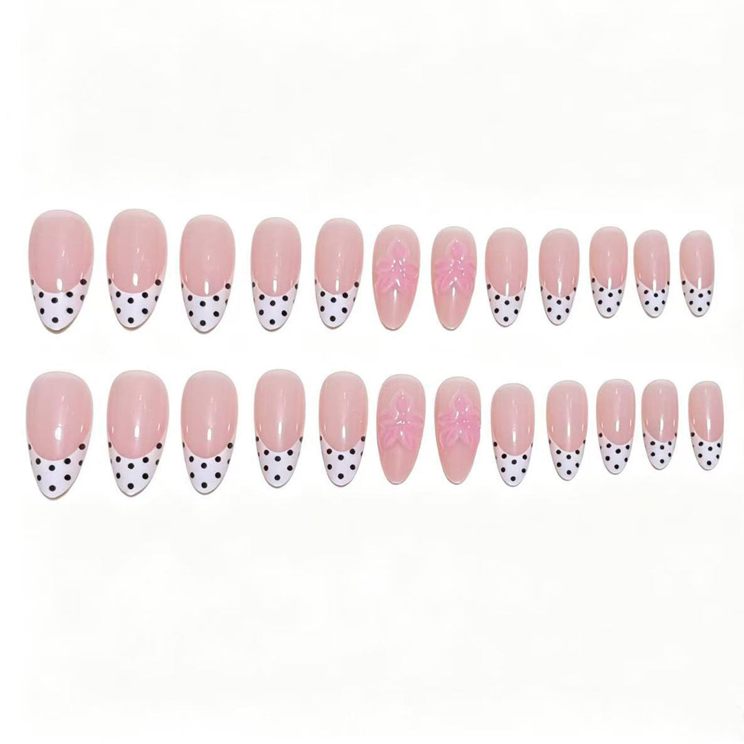 Elegante florale Design Press-On Nagelspitzen Karnz