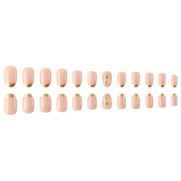 Elegante goldverzierte Press-On Nail Art Karnz