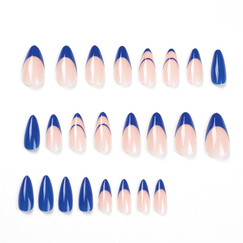Elegante Nagelverlängerungen mit modernen Farbakzenten Karnz