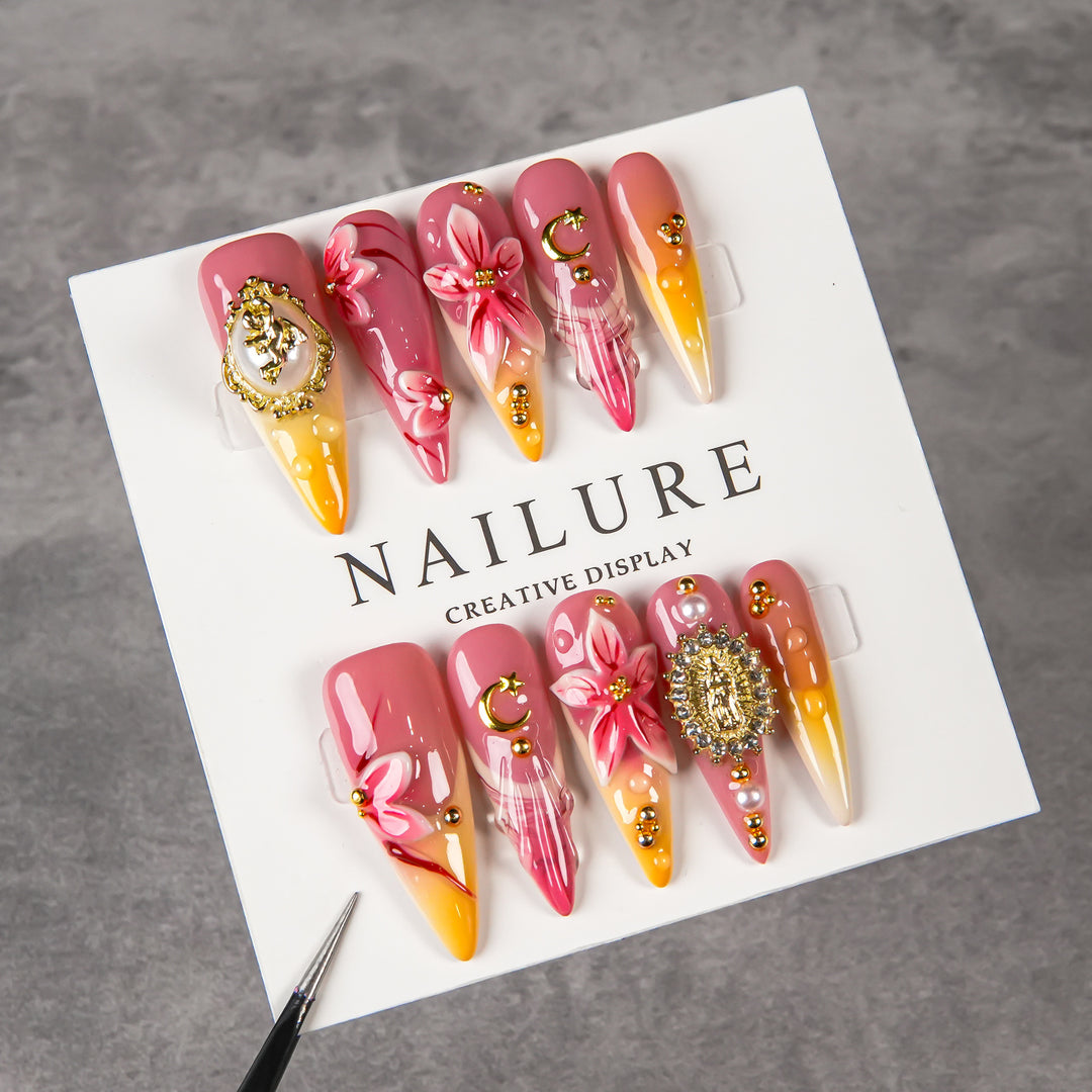 Künstlerisches Stiletto Press-On Nail Set mit floralen und Juwel-Akzenten