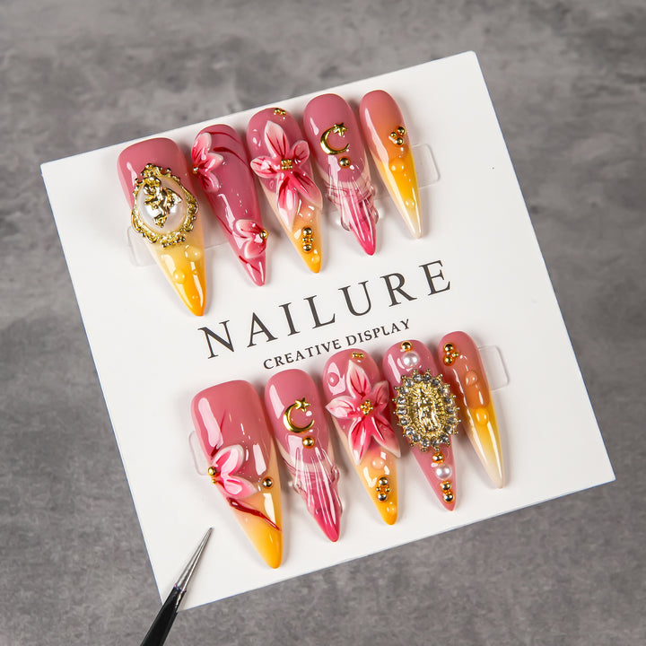 Künstlerisches Stiletto Press-On Nail Set mit floralen und Juwel-Akzenten