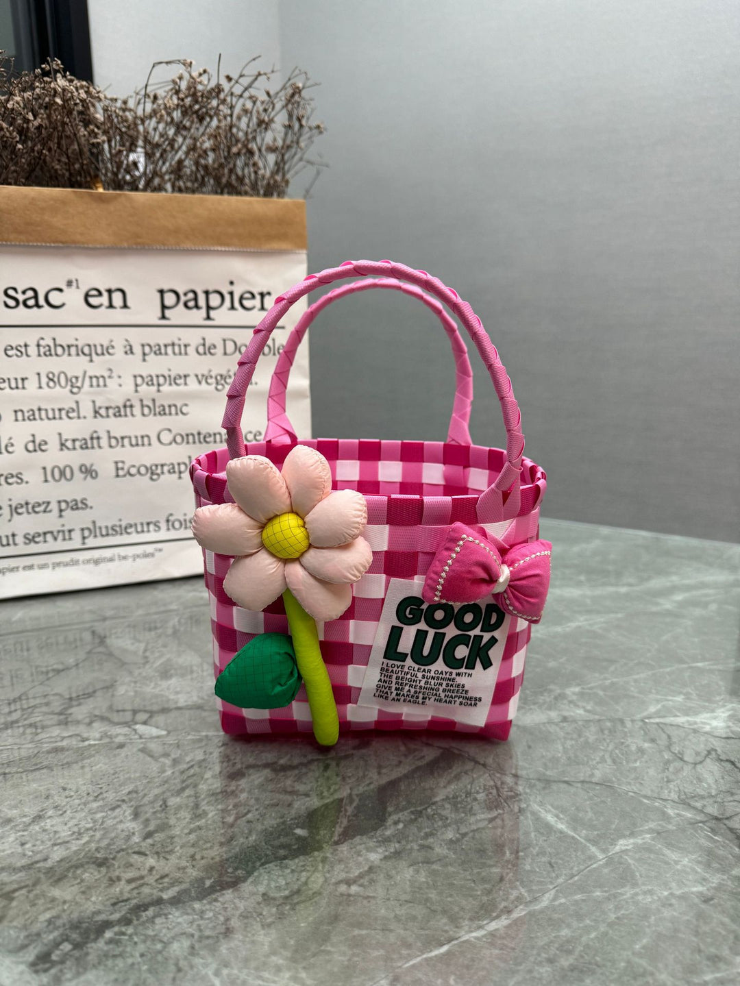Verspielte und Bunte Korbtasche Karnz