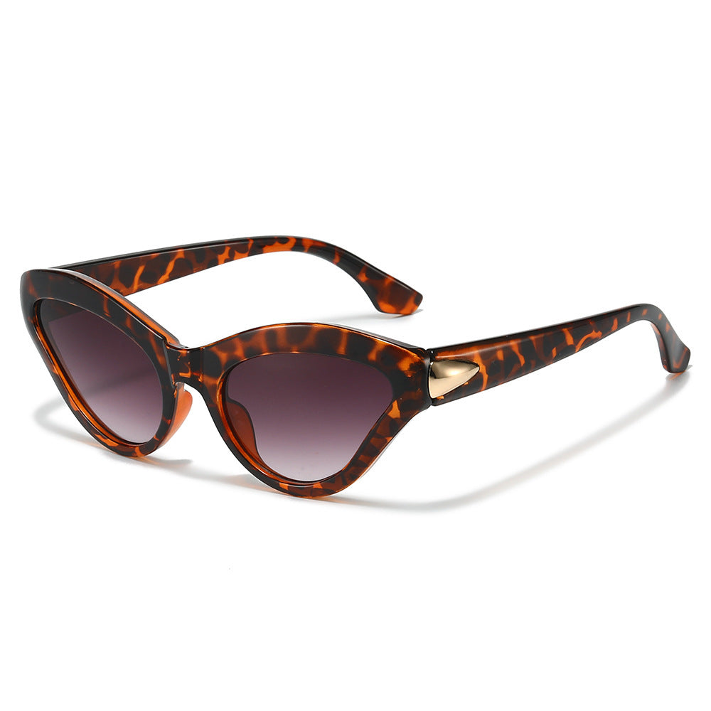 Vintage Cat-Eye Sonnenbrille mit luxuriösen Details Karnz